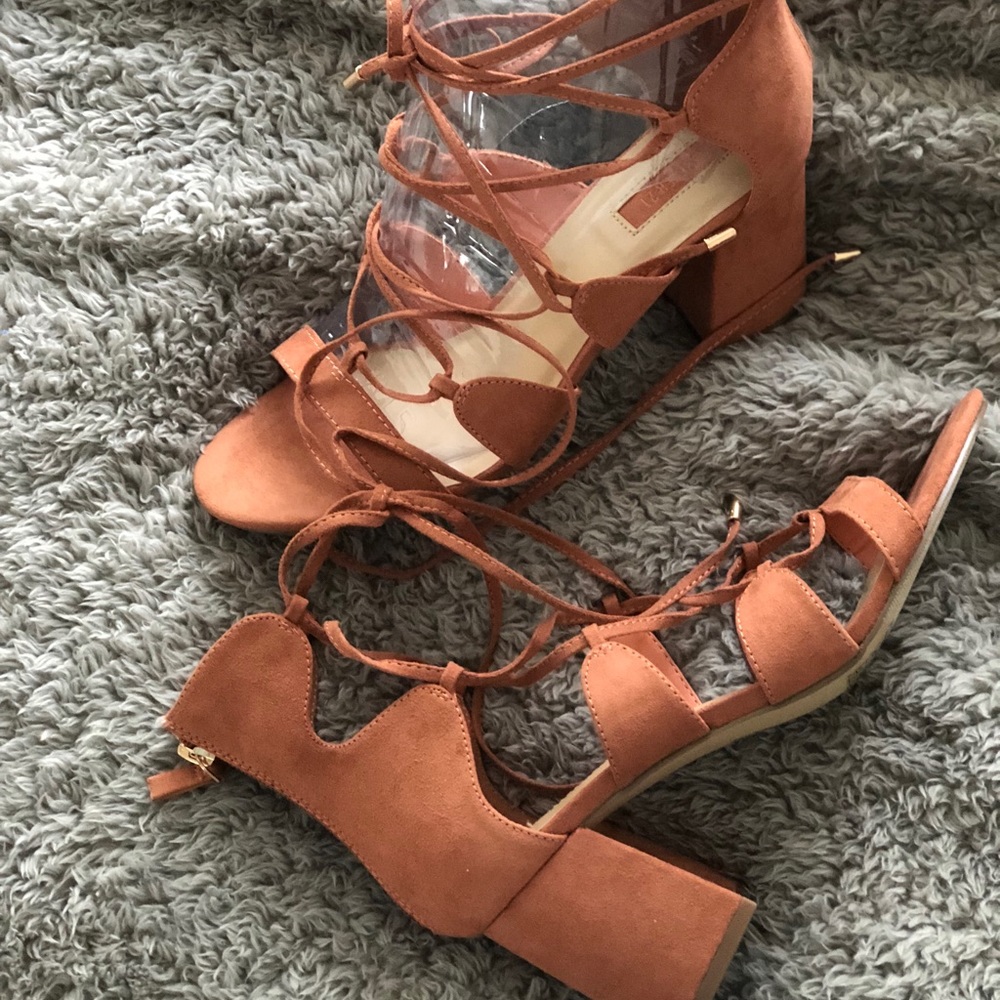 CHUNKY HEEL SANDALS